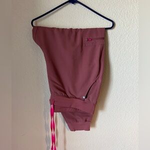 Figs Zamora jogger scrub pants. Color is mauve and the size is XXL.